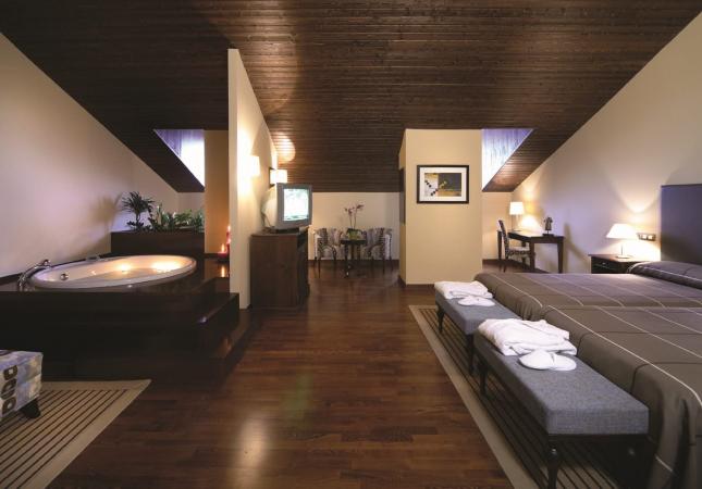 Espaciosas habitaciones en Hotel Golf & Spa Real de Badaguas - Jaca . Relájate con los mejores precios de Huesca